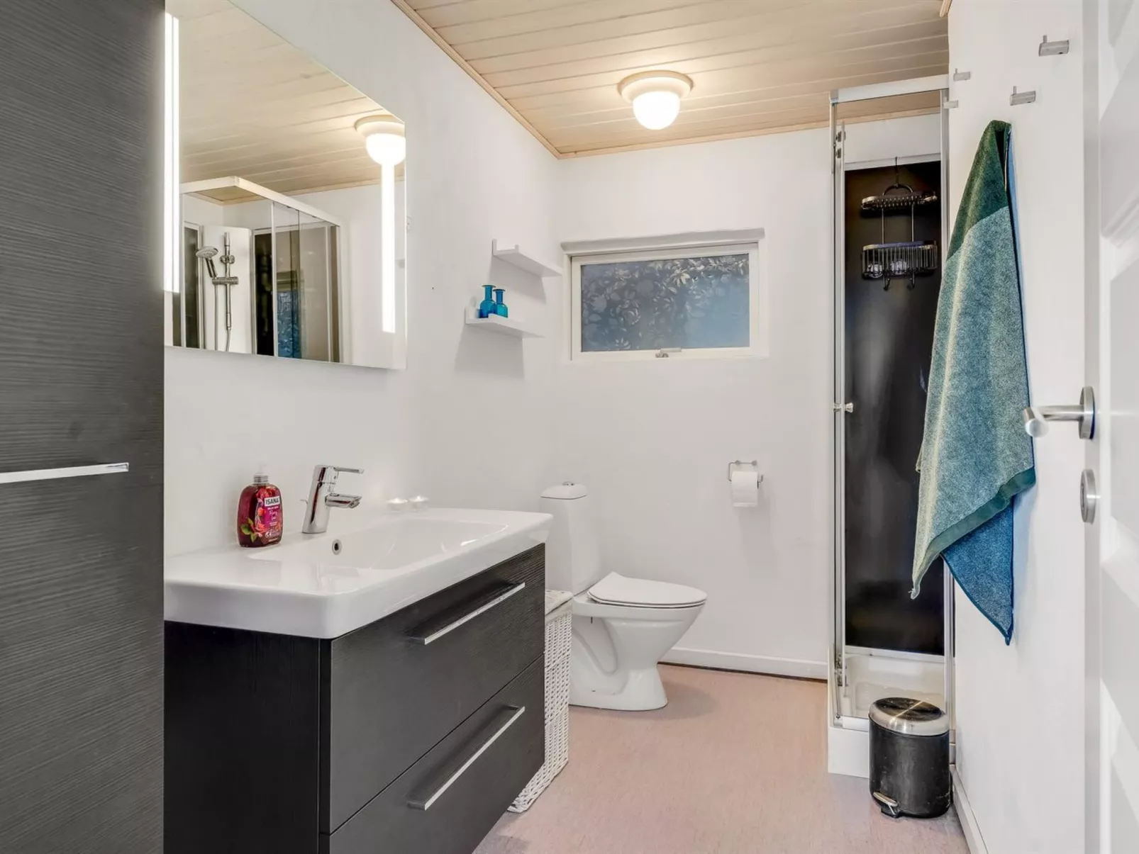 "Danail" - 250m from the sea - Binnen