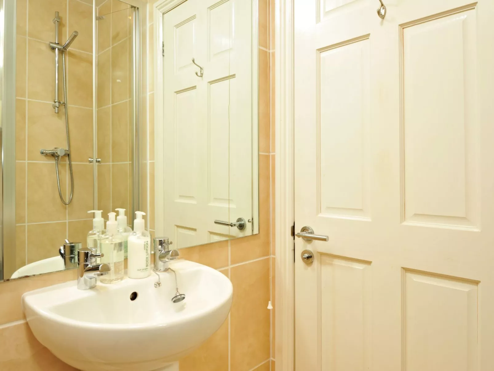 Modern eingerichtete Ferienwohnung in der unteren Etage - Image-tags.info