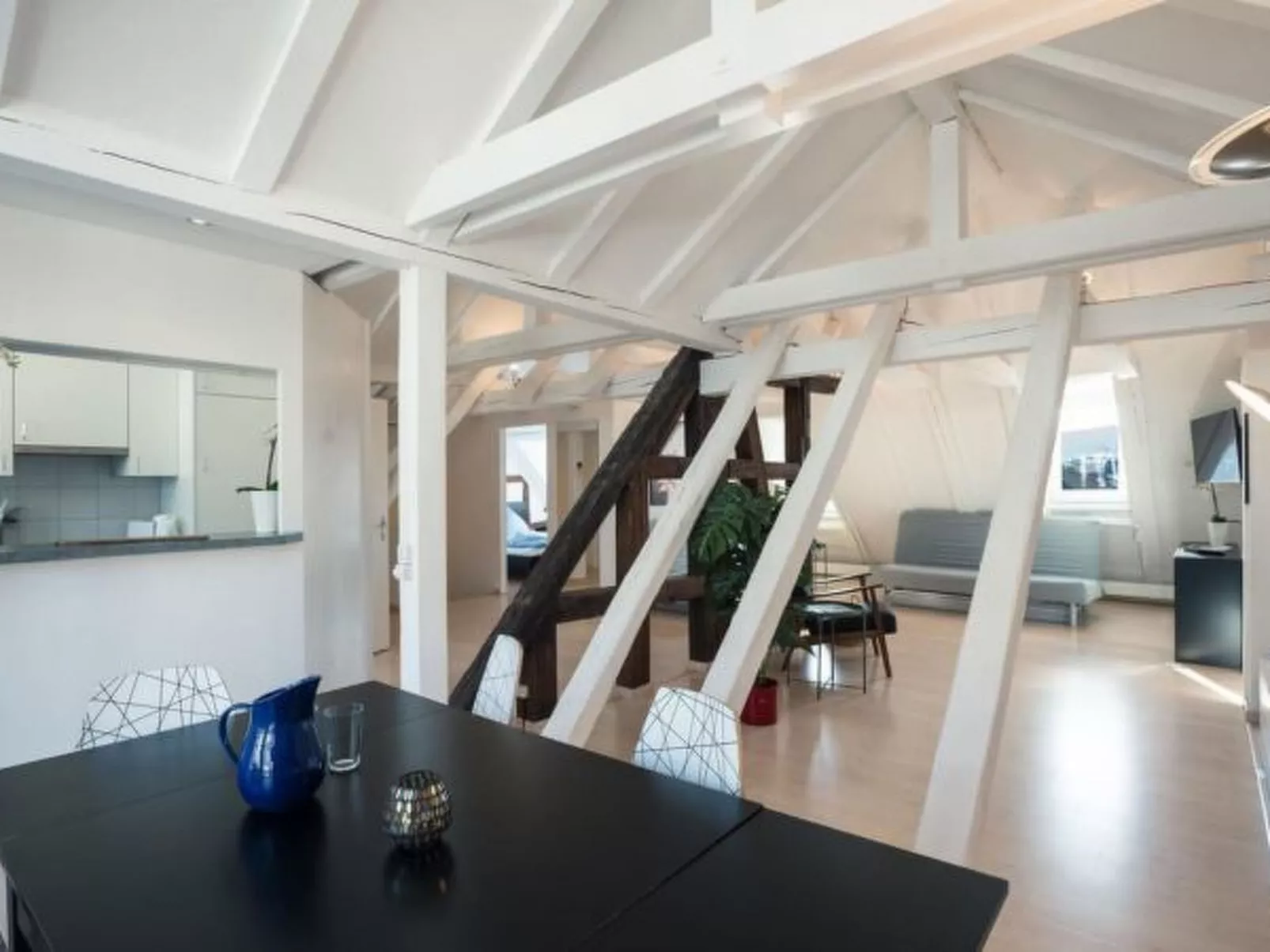 LU Sun IV - Chapel Bridge HITrental Apartment - Binnen