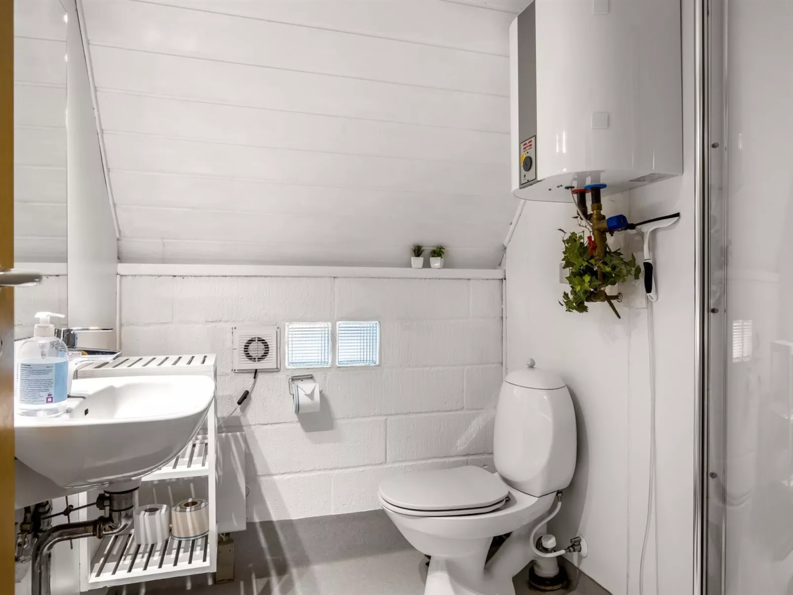 "Evelyn" - 2.8km from the sea - Binnen