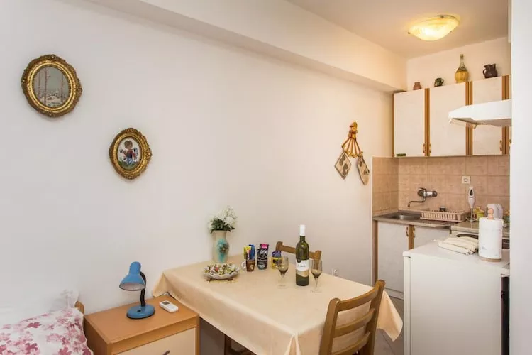 Apartment Stella Polaris - Studio Apartment A2 - Eetkamer