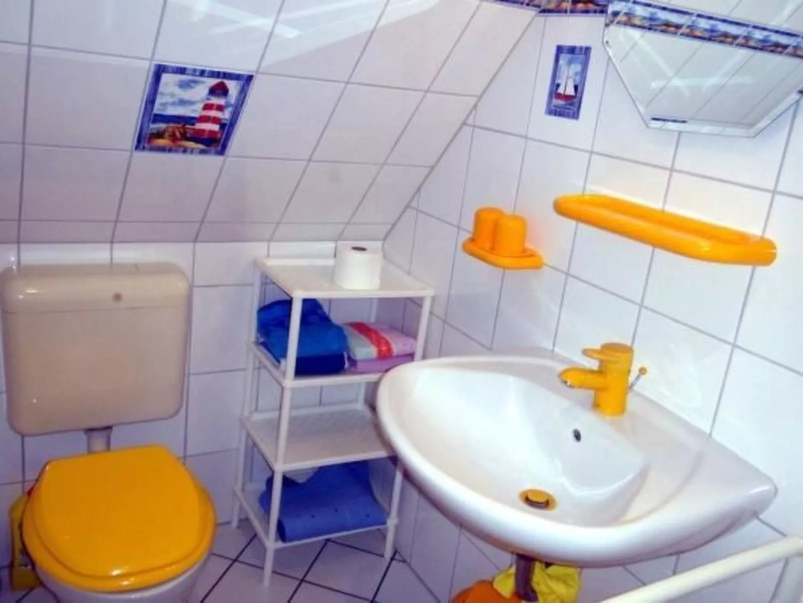 Wohnung in einem reetgedeckten Friesenhaus aus dem Jahr 1860 - Binnen