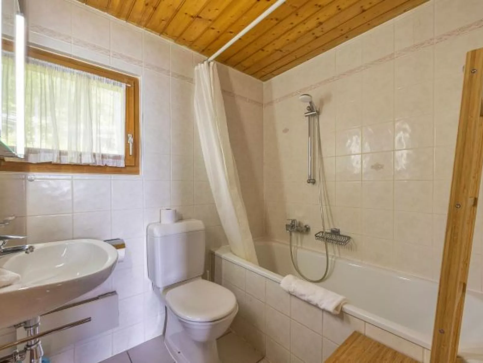 Chalet Les 2 Sabots - ski/in-out - Binnen