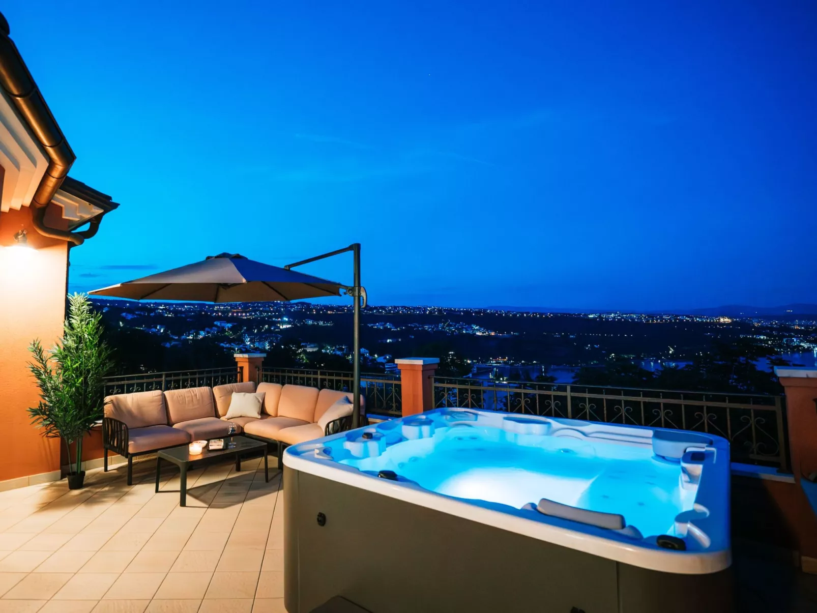 Großzügiges, modernes Apartment mit Terrasse und Meerblick - Image-tags.info