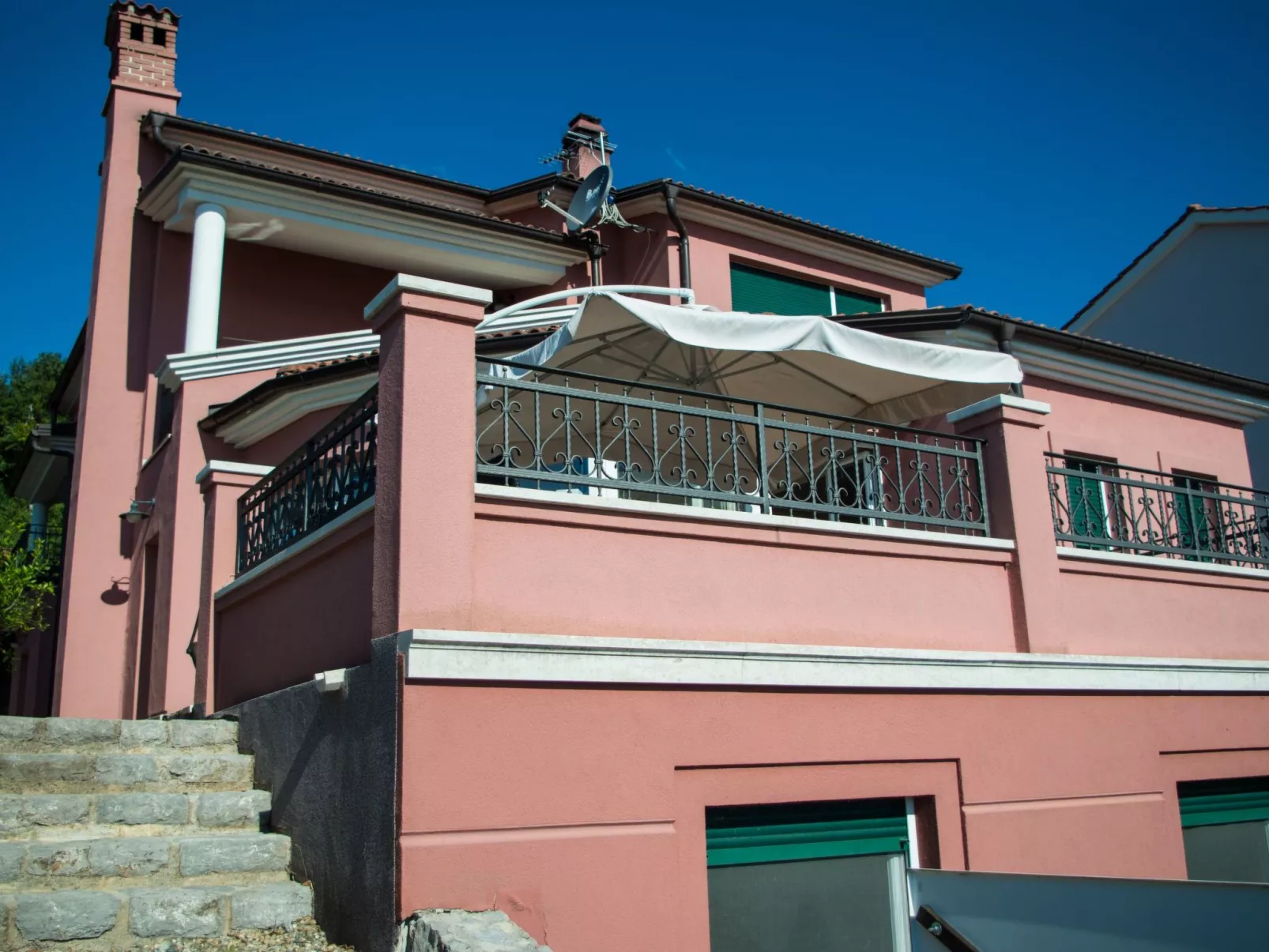 Modernes Apartment mit großer Terrasse und Grillmöglichkeit - Image-tags.info