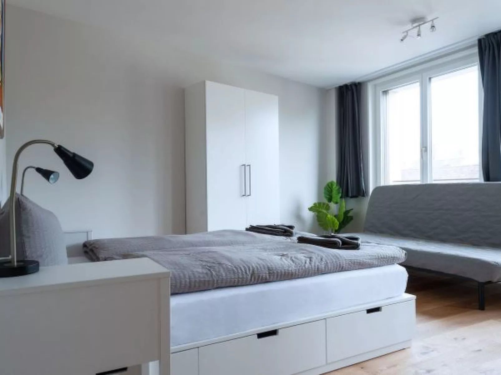 BS Picasso I - Marktplatz HITrental Apartment - Binnen