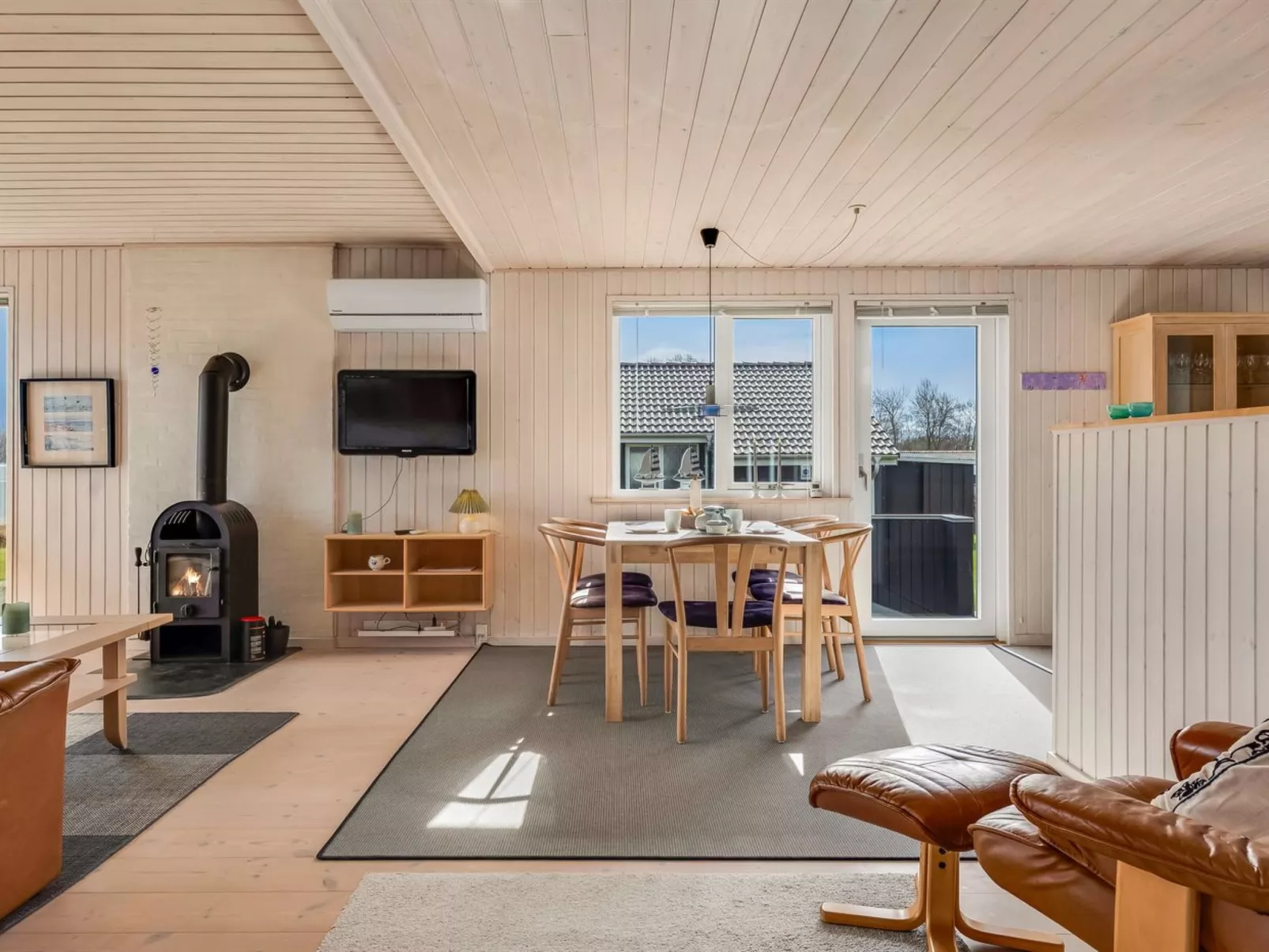 "Danail" - 250m from the sea - Binnen