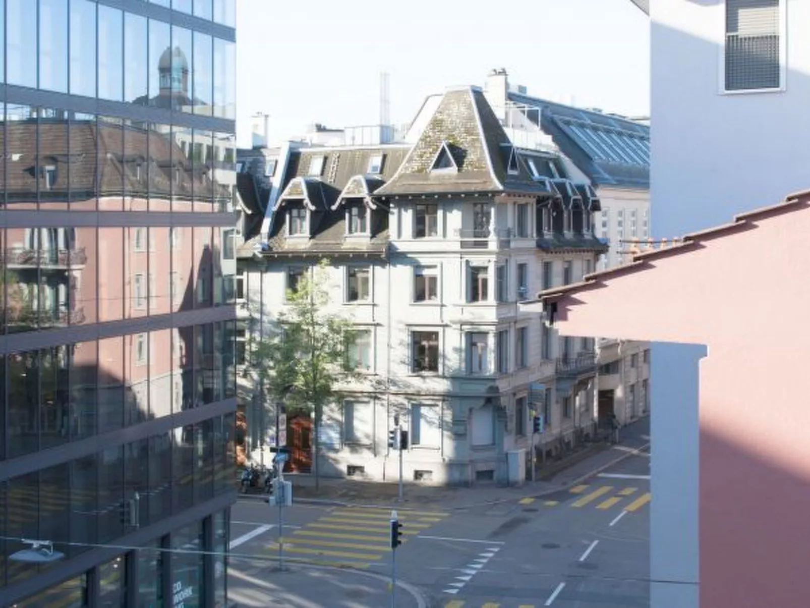 ZH Bellevue 3 - HITrental Seefeld Apartment - Buiten