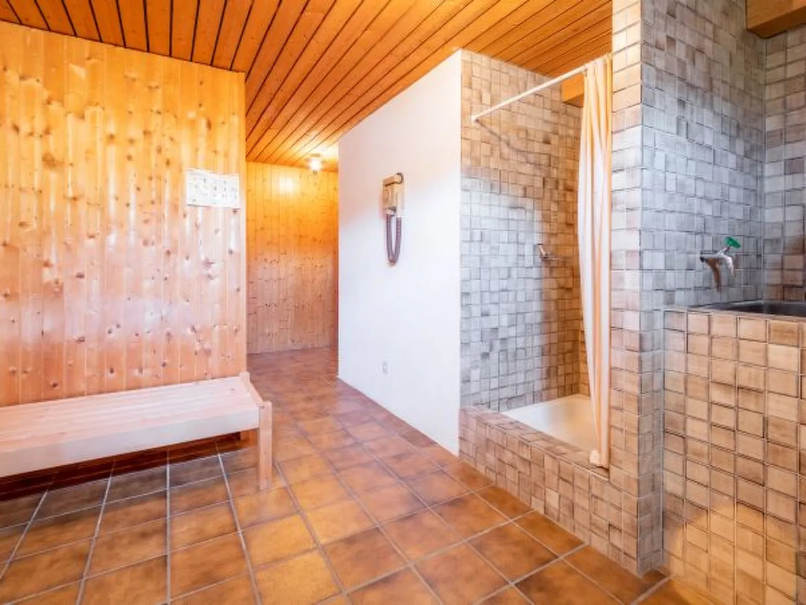 COCOON-LAAX - Binnen