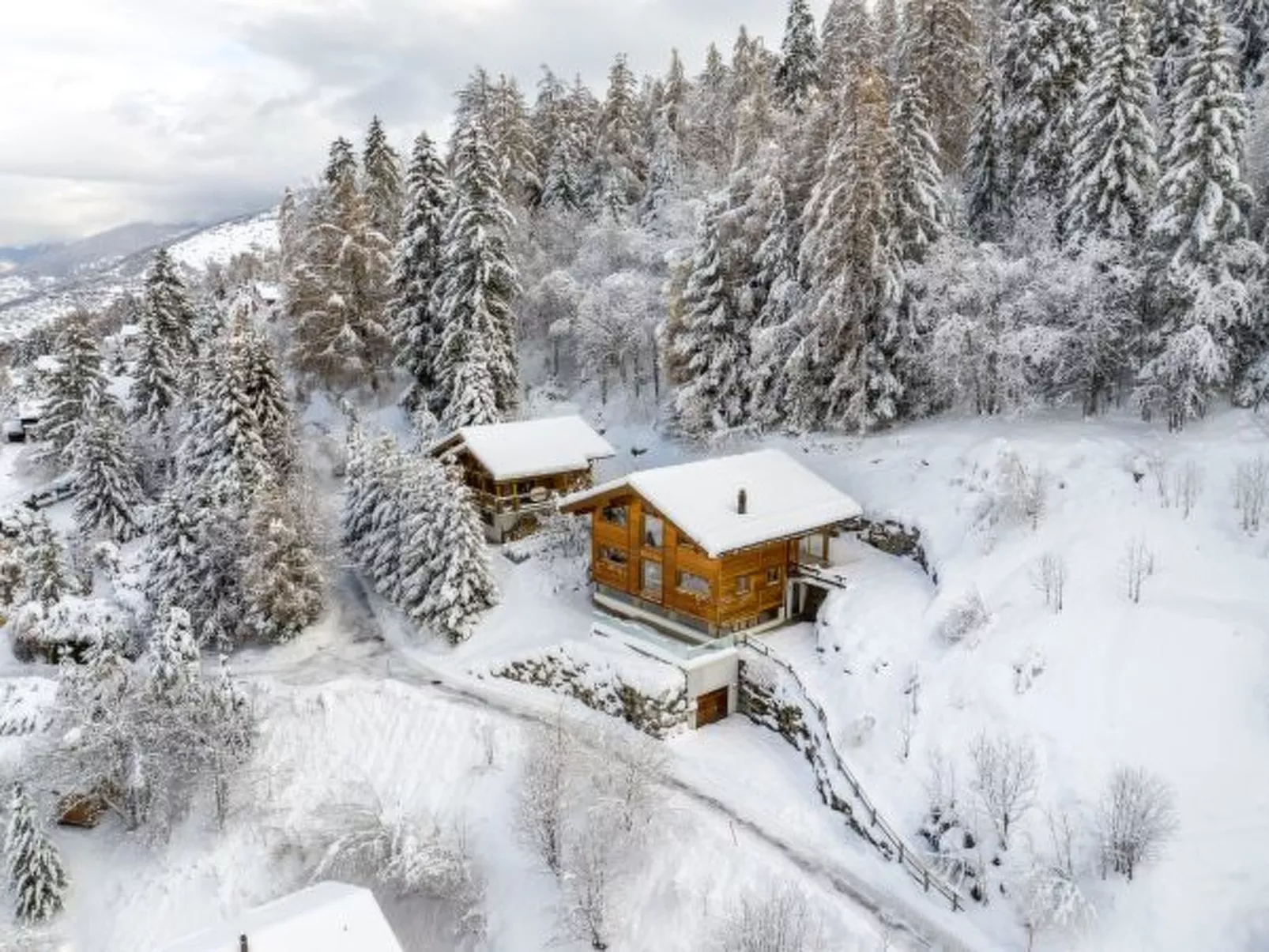 Above the Clouds - spacious chalet with great view - Buiten