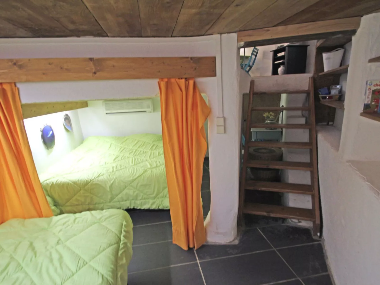 Le Bateau - 4 Personen - Füße im Wasser - Strand - Binnen