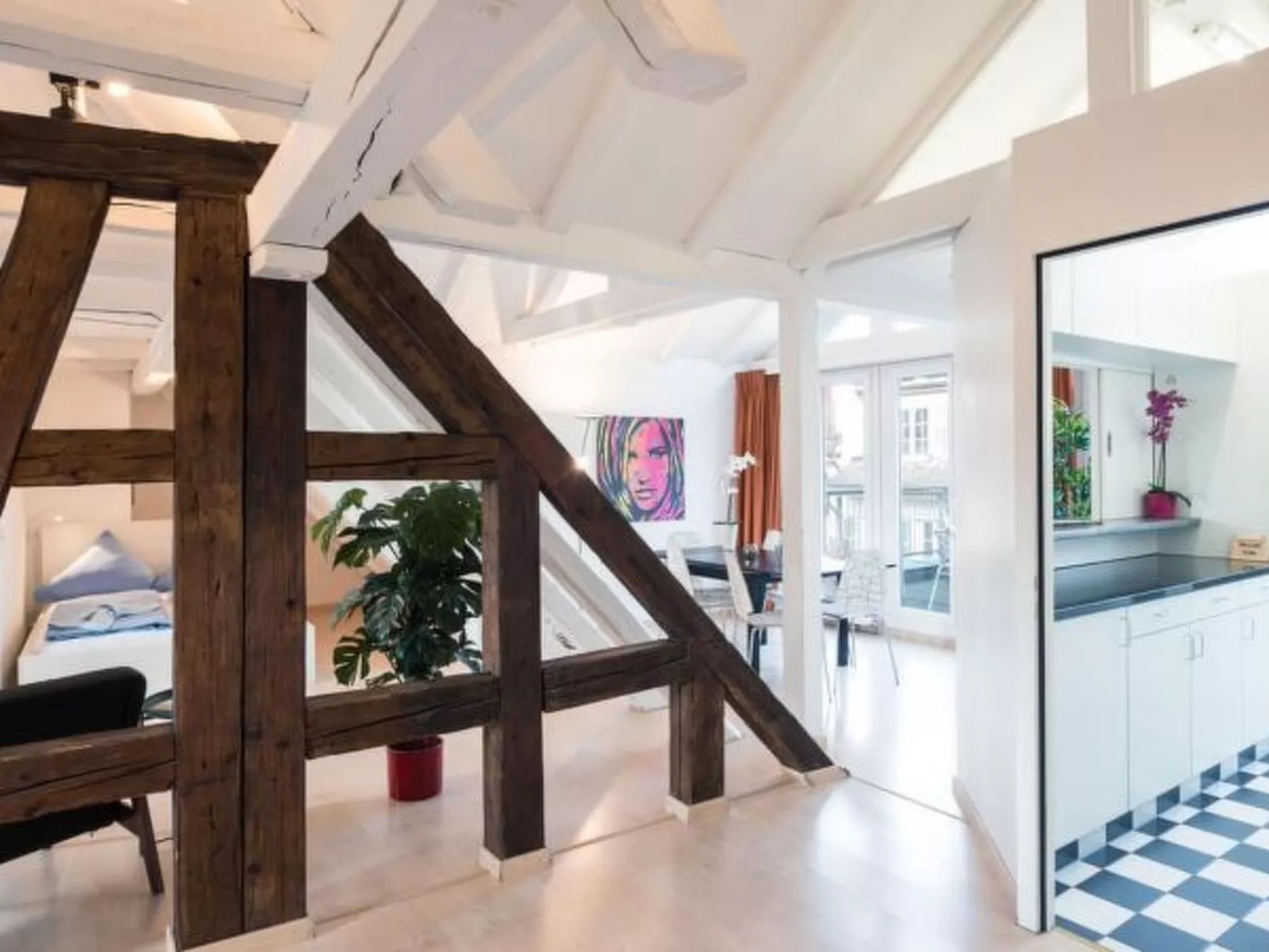 LU Sun IV - Chapel Bridge HITrental Apartment - Binnen