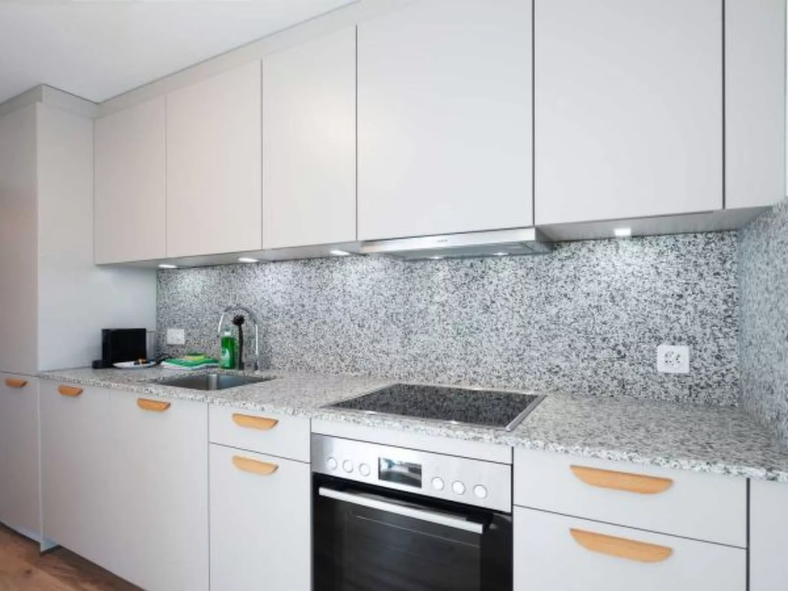 ZH Pink 1 - Letzigrund HITrental Apartment - Binnen