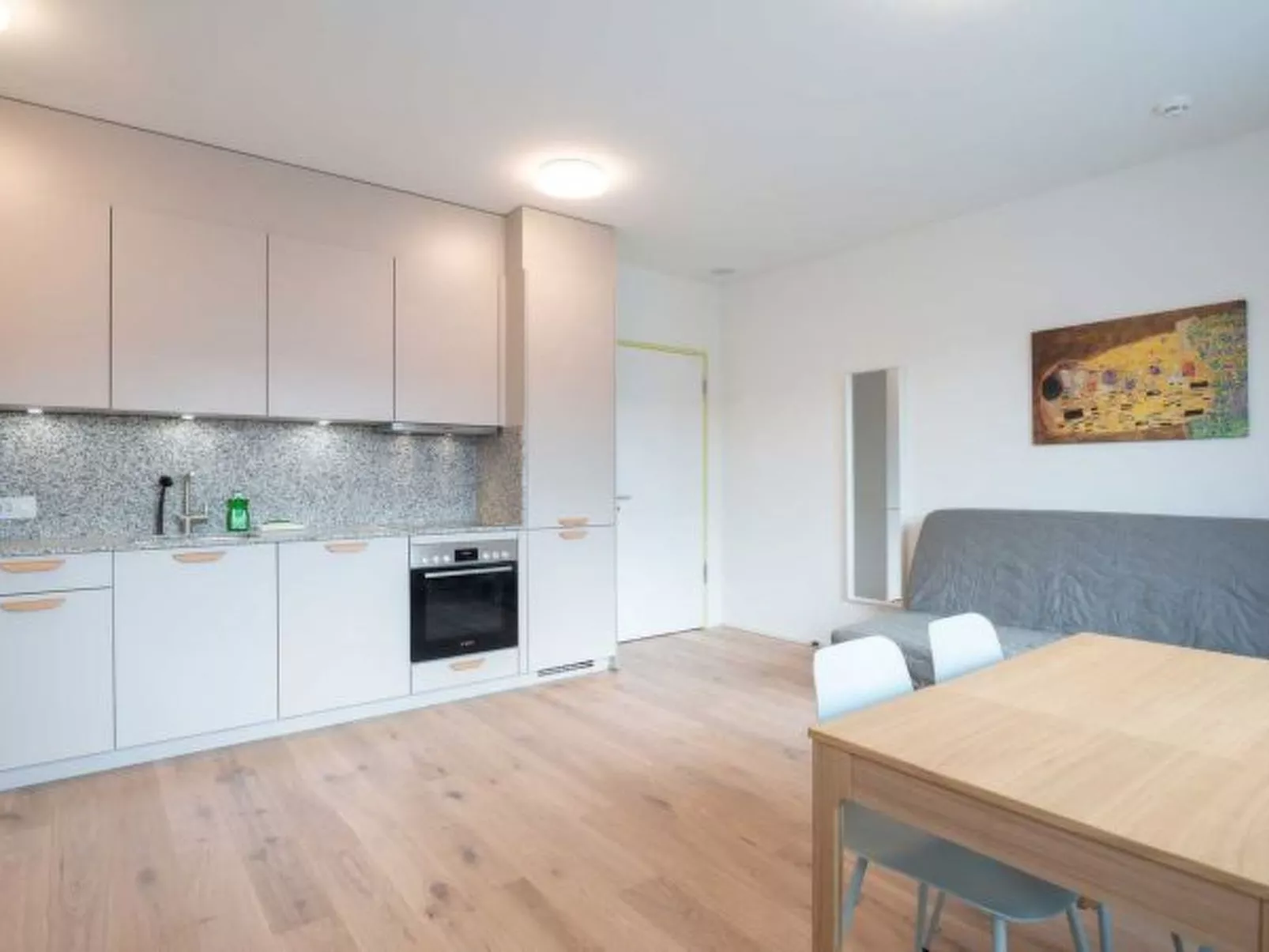 ZH Yellow 3 - Letzigrund HITrental Apartment - Binnen