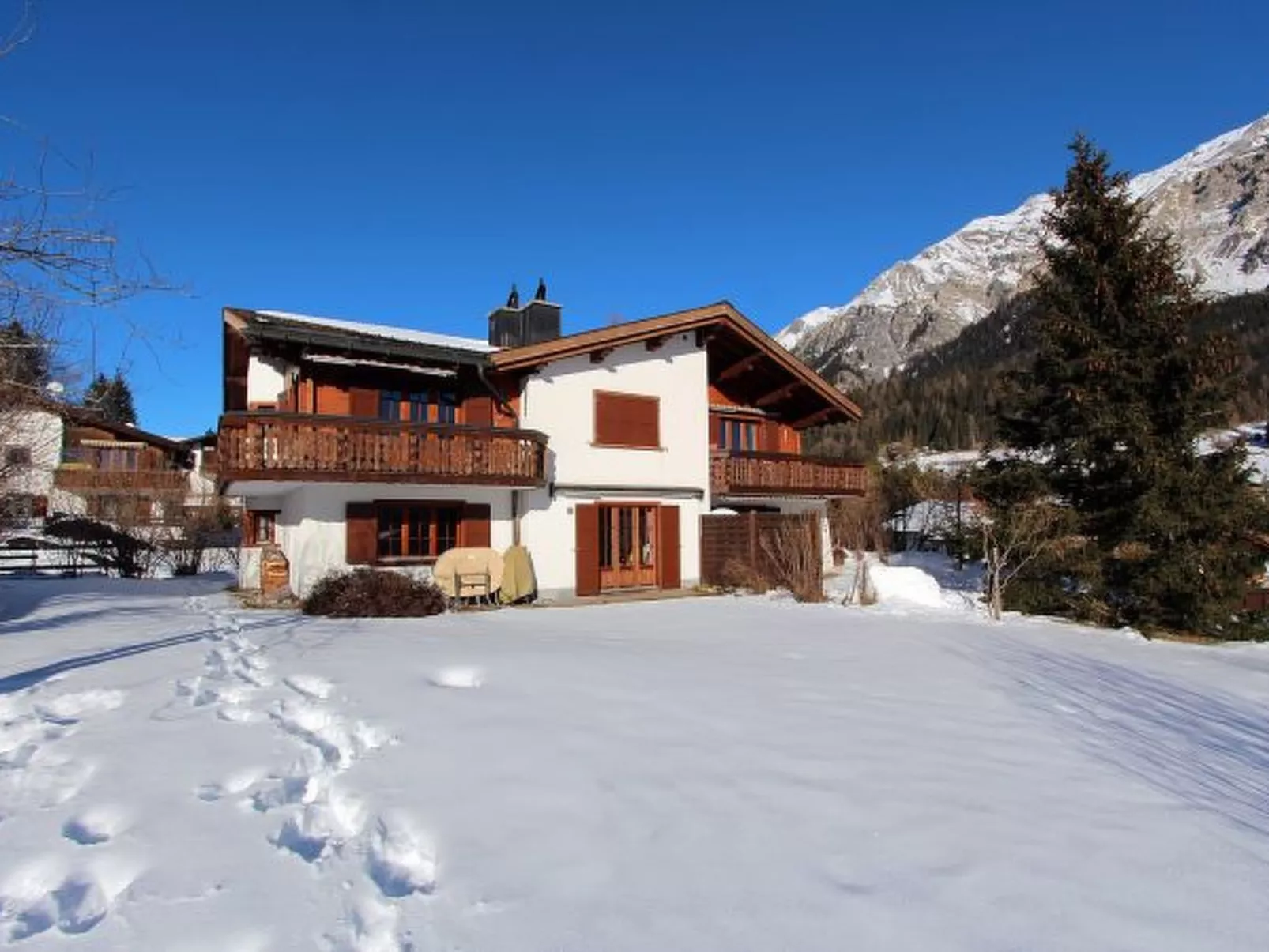 Arnika Family Accommodation in Lantsch-Lenz – For 5 People - Buiten