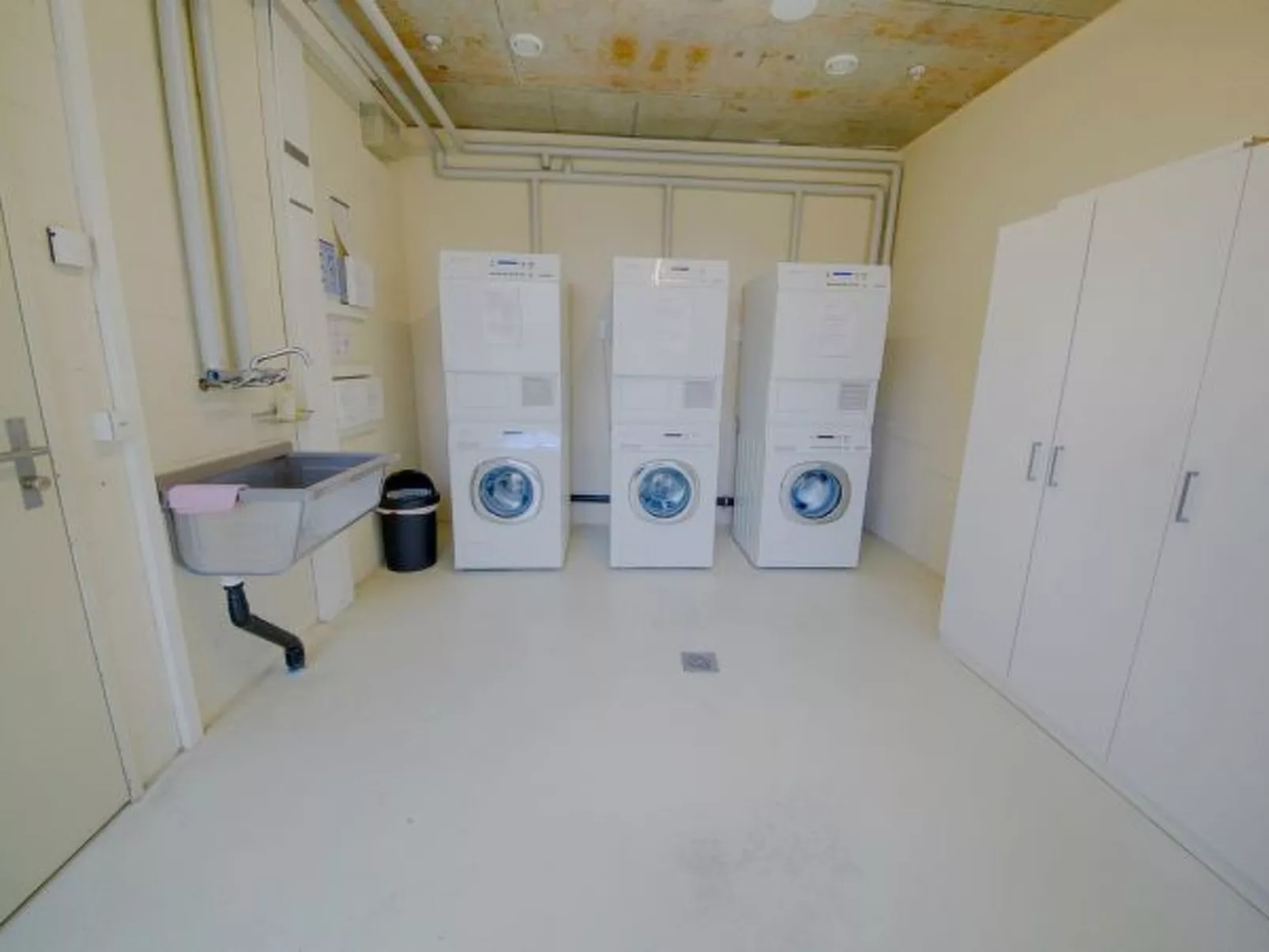 LU Nadelwehr III - Allmend HITrental Apartment - Binnen