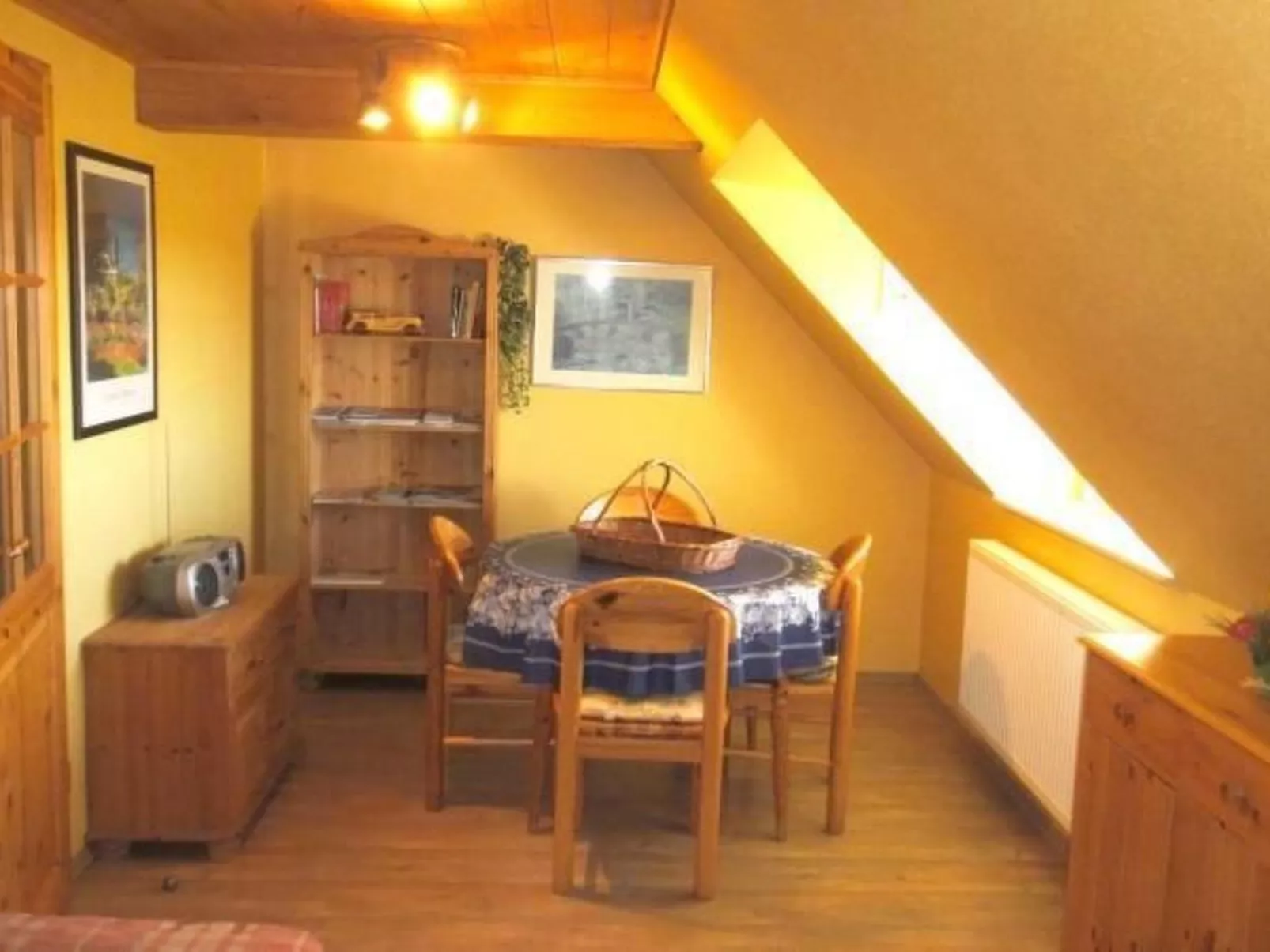 Wohnung in einem reetgedeckten Friesenhaus aus dem Jahr 1860 - Binnen