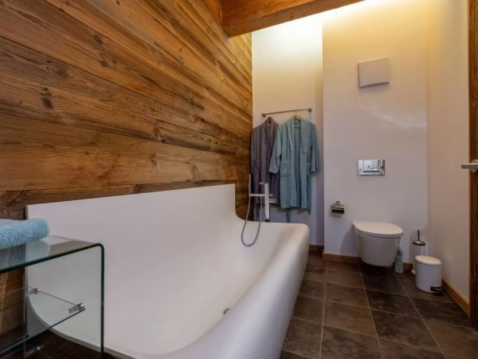 Above the Clouds - spacious chalet with great view - Binnen