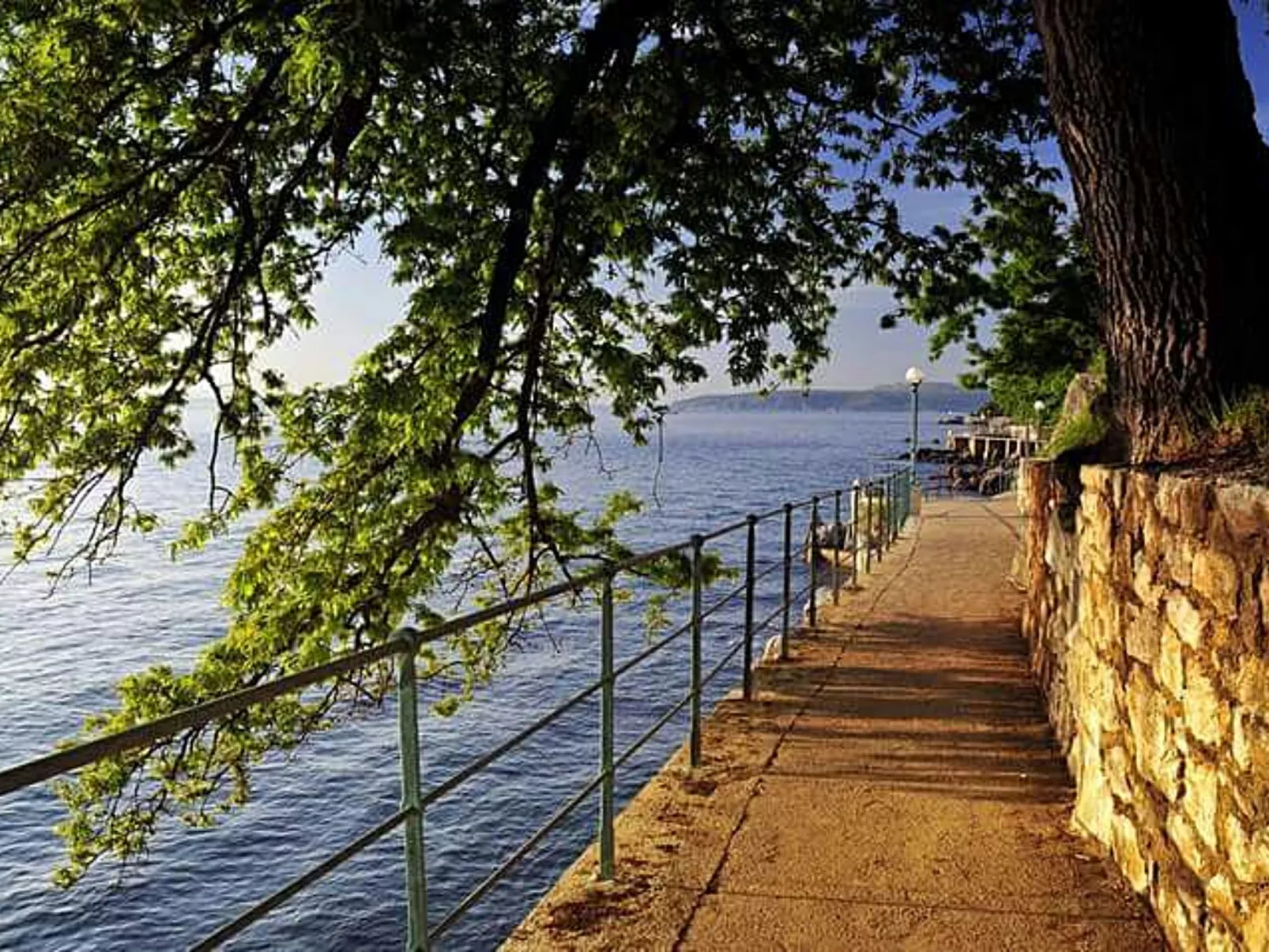 Wohnung mit Blick auf das Wasser - Image-tags.info