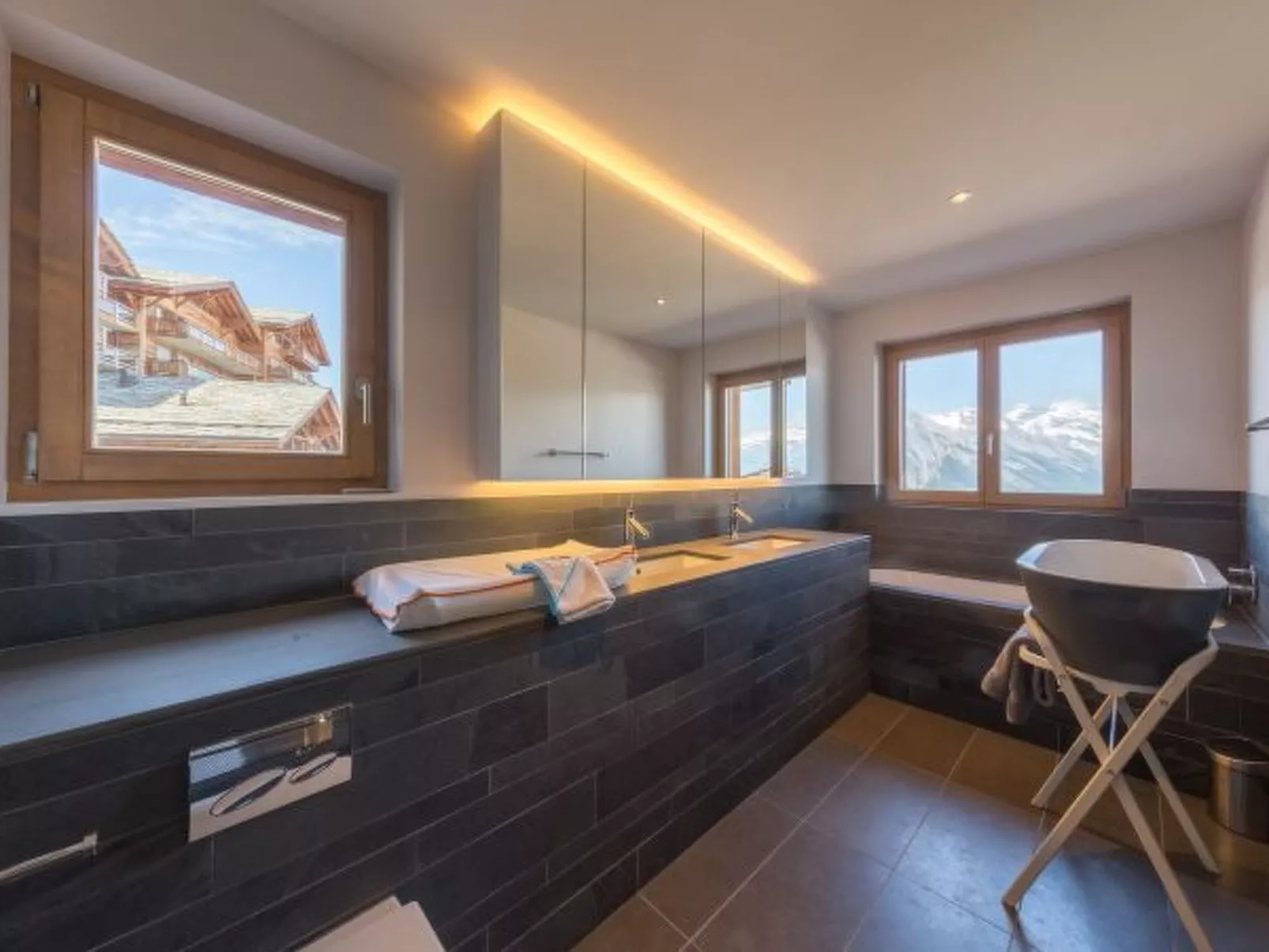 Grimpeur luxury duplex, Spa Access Front Telecabin - Binnen