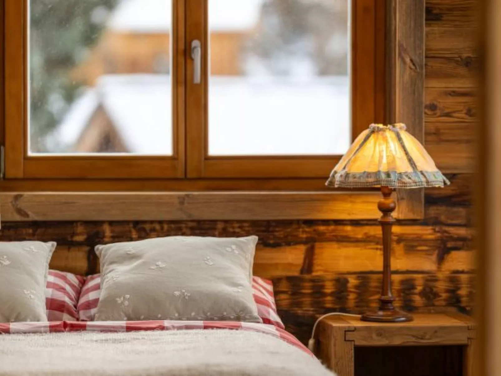 Above the Clouds - spacious chalet with great view - Binnen