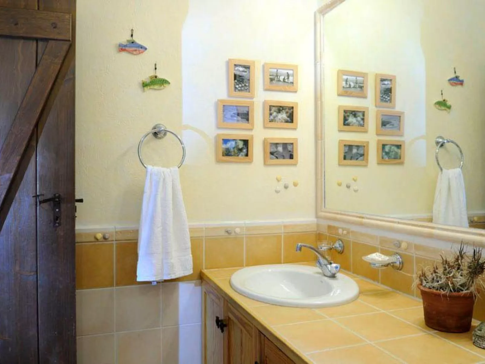 Haus in Kea mit Parkplatz im Freien und Blick auf den Sonnenuntergang - Image-tags.info