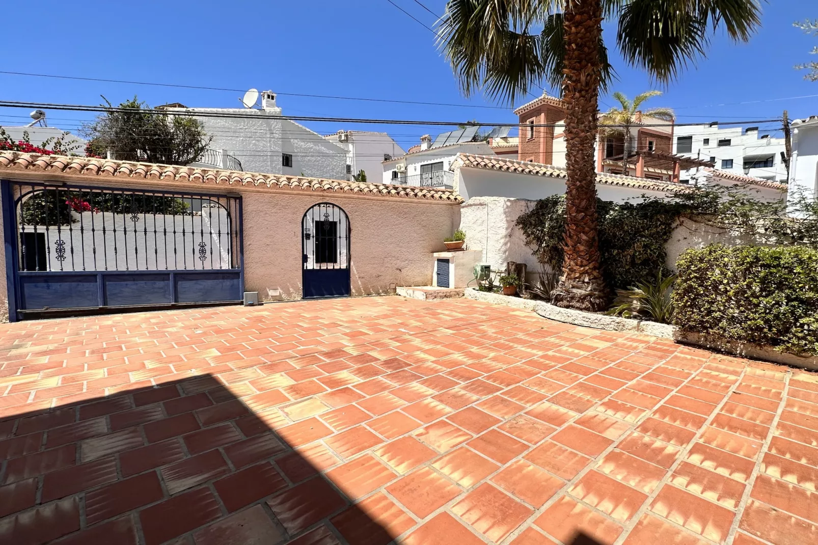 Chimenea 15 Private Pool and Parking by Casasol - Image-tags.garage