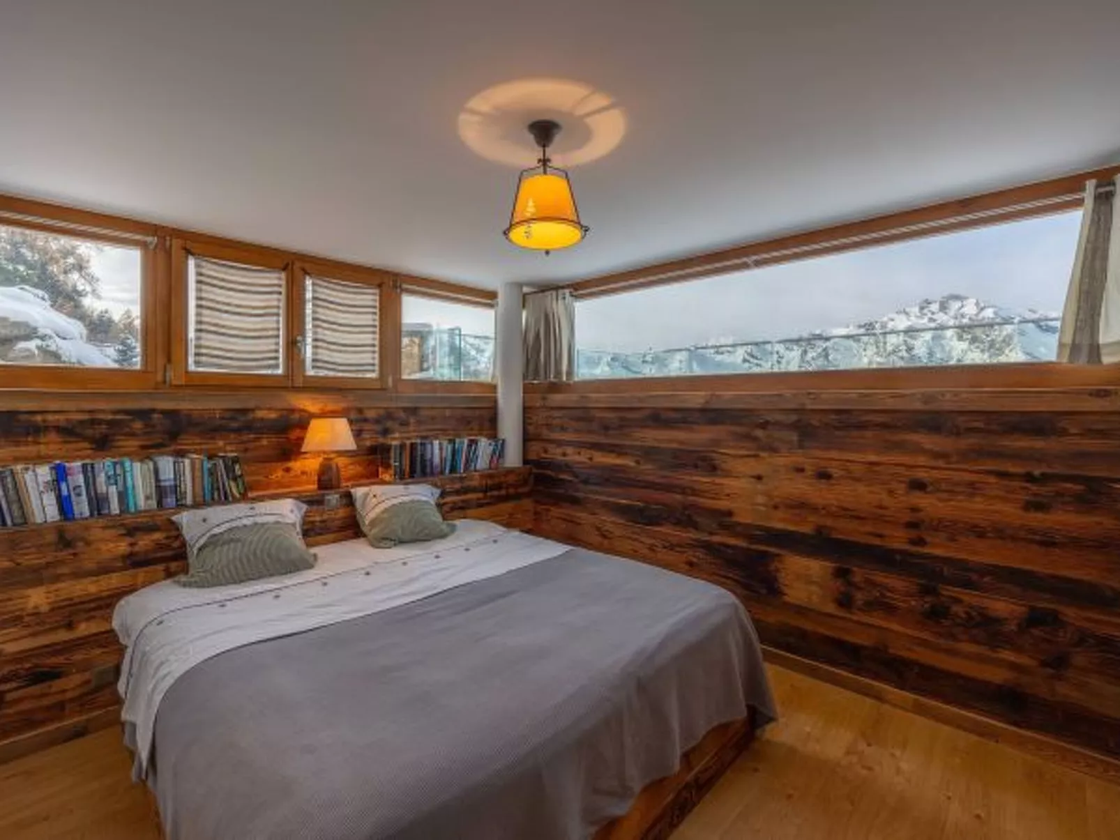 Above the Clouds - spacious chalet with great view - Binnen