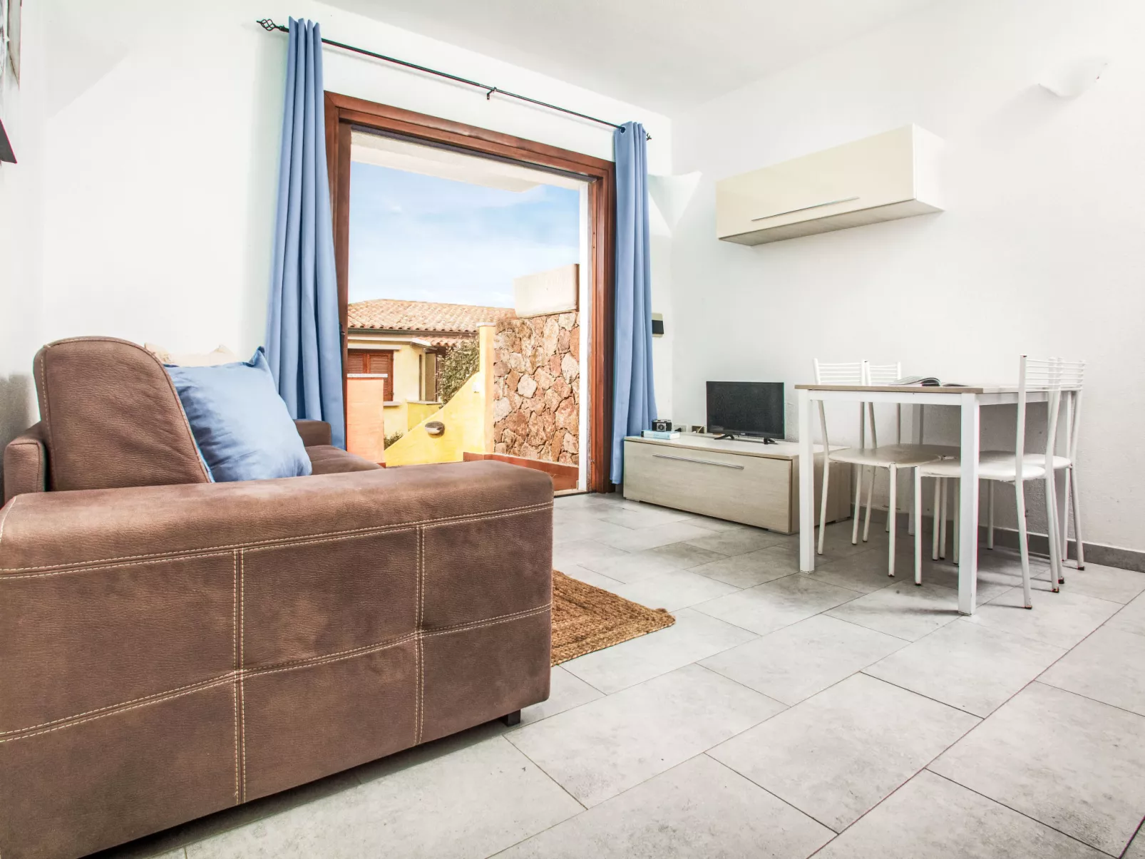 Luminoso trilocale eolo - Binnen