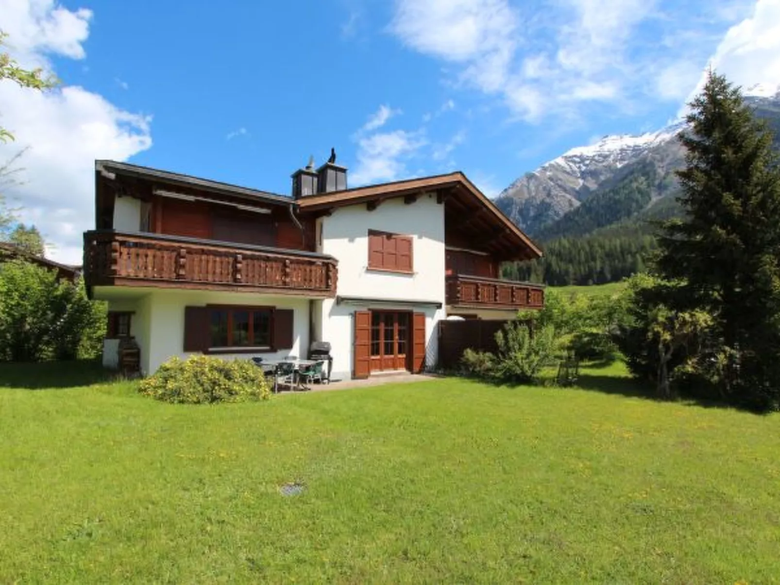 Arnika Family Accommodation in Lantsch-Lenz – For 5 People - Buiten