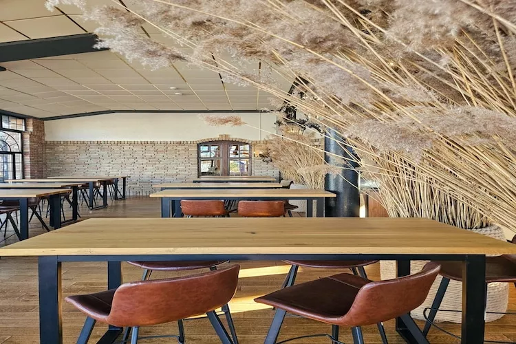 1-Raum Dachstudio - Parkfaciliteiten
