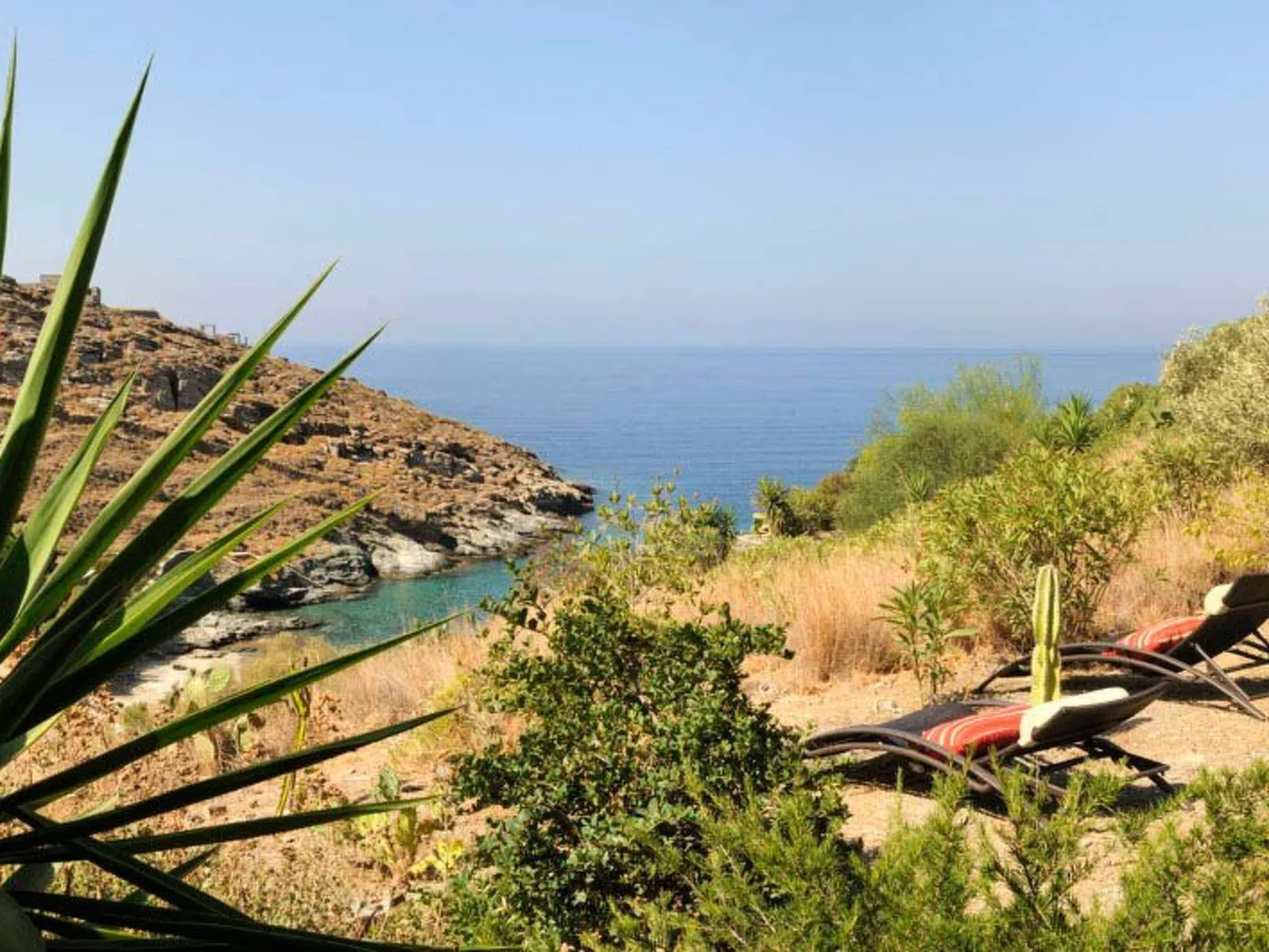 Haus in Kea mit Parkplatz im Freien und Blick auf den Sonnenuntergang - Image-tags.info