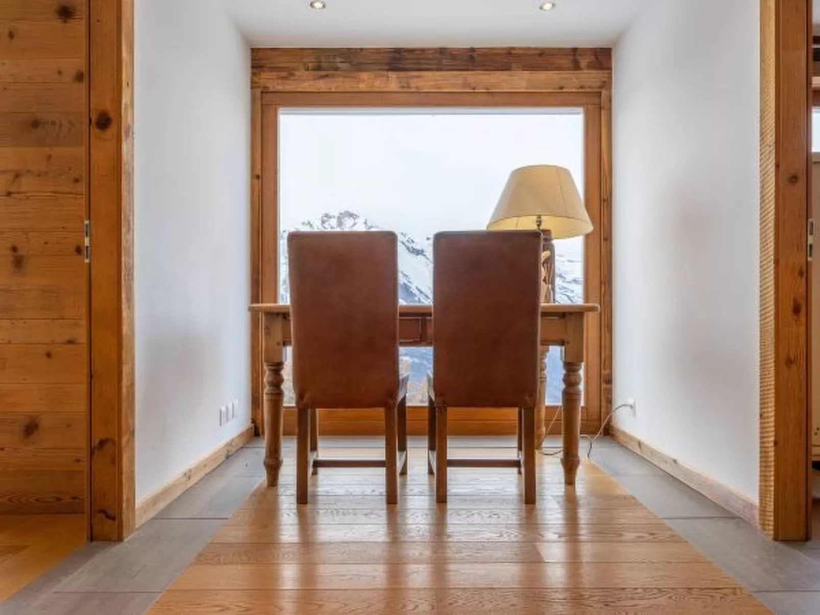 Above the Clouds - spacious chalet with great view - Binnen