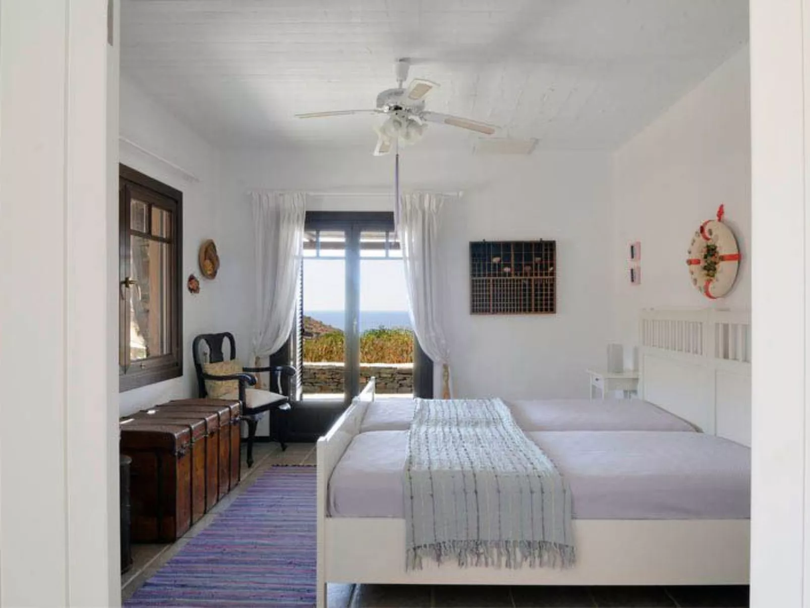 Haus in Kea mit Parkplatz im Freien und Blick auf den Sonnenuntergang - Image-tags.info