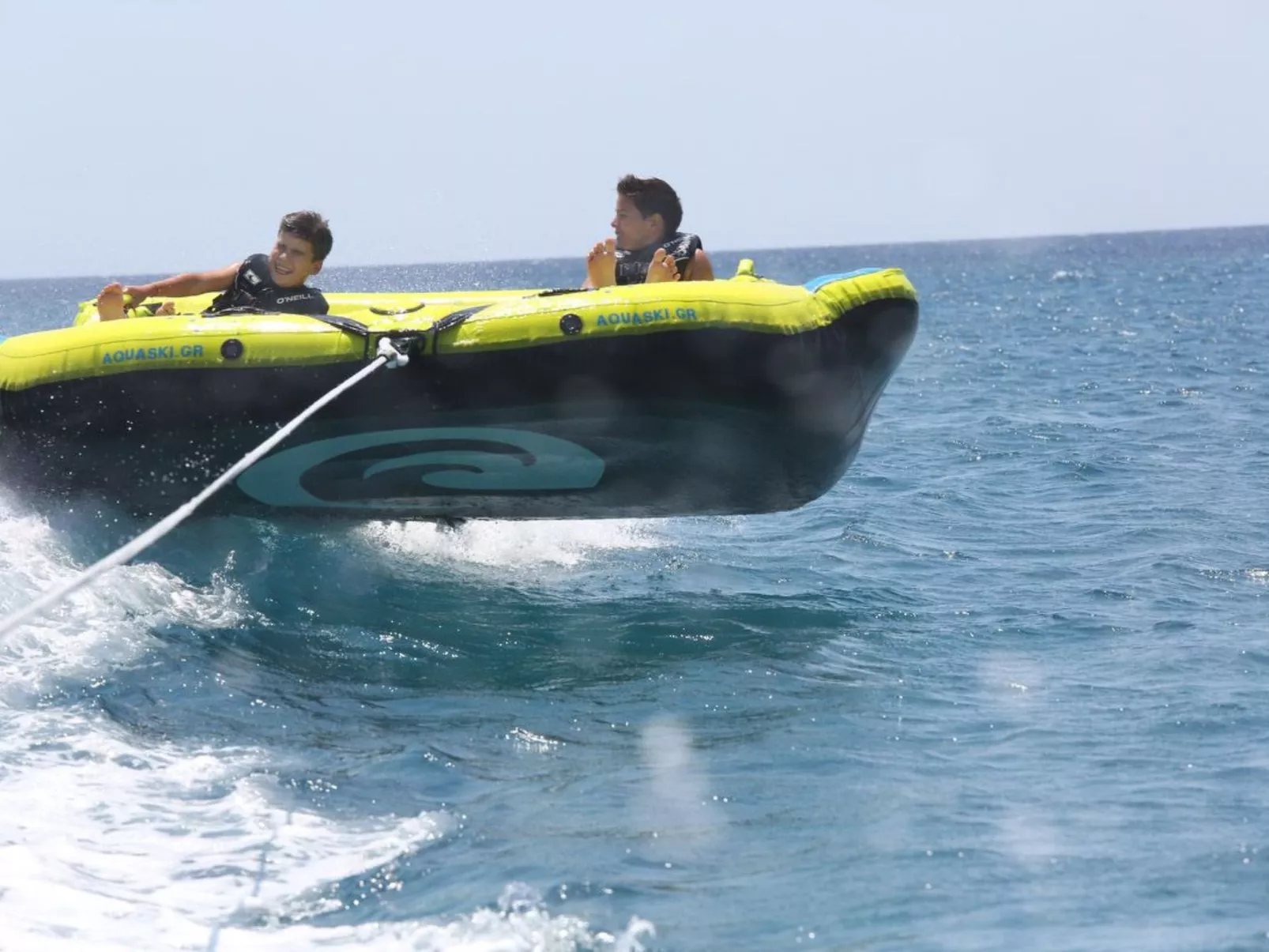 Haus in Kea mit Parkplatz im Freien und Blick auf den Sonnenuntergang - Image-tags.info