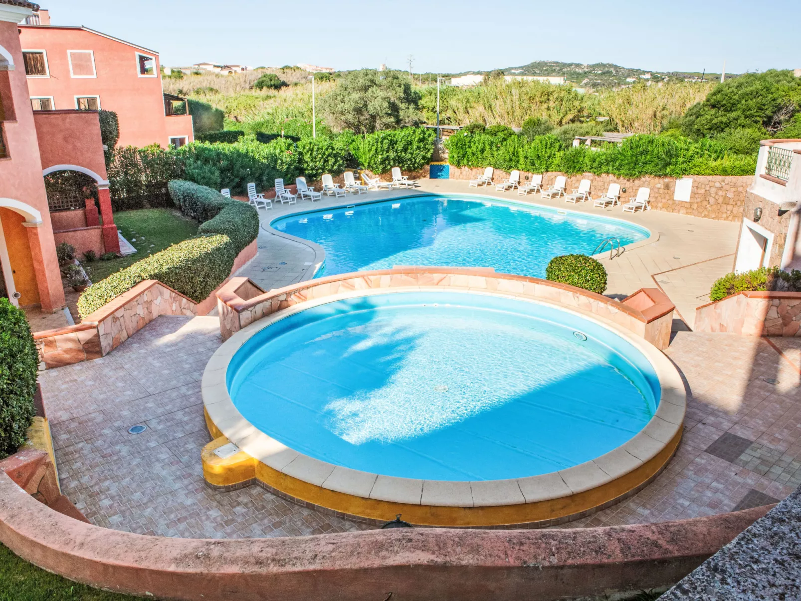 Delizioso Nausicae con piscina