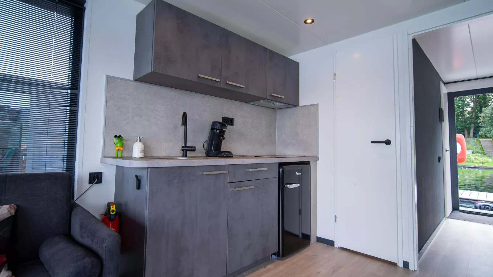 Floating in Limburg - rooftop hottub