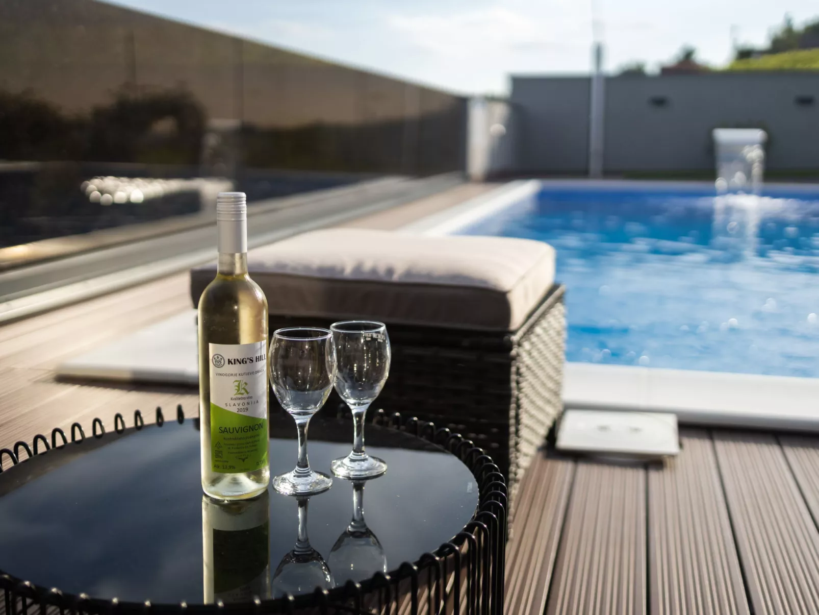 House King`s Hill - Buiten