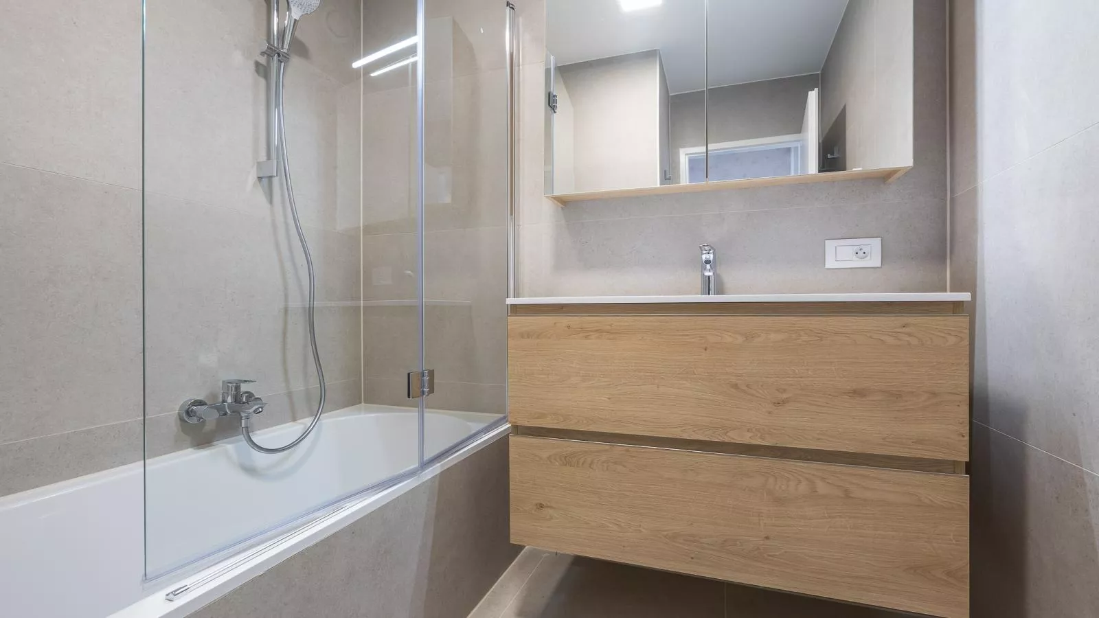 Espace II - 0102 + box 2 (Magnum) - Badkamer