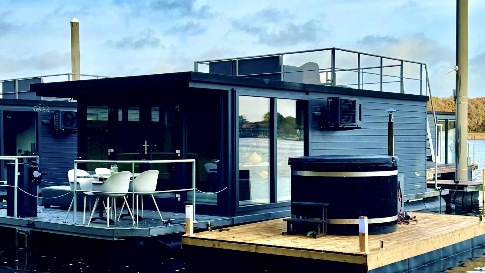 Floating in Limburg - rooftop hottub - Buitenkant zomer