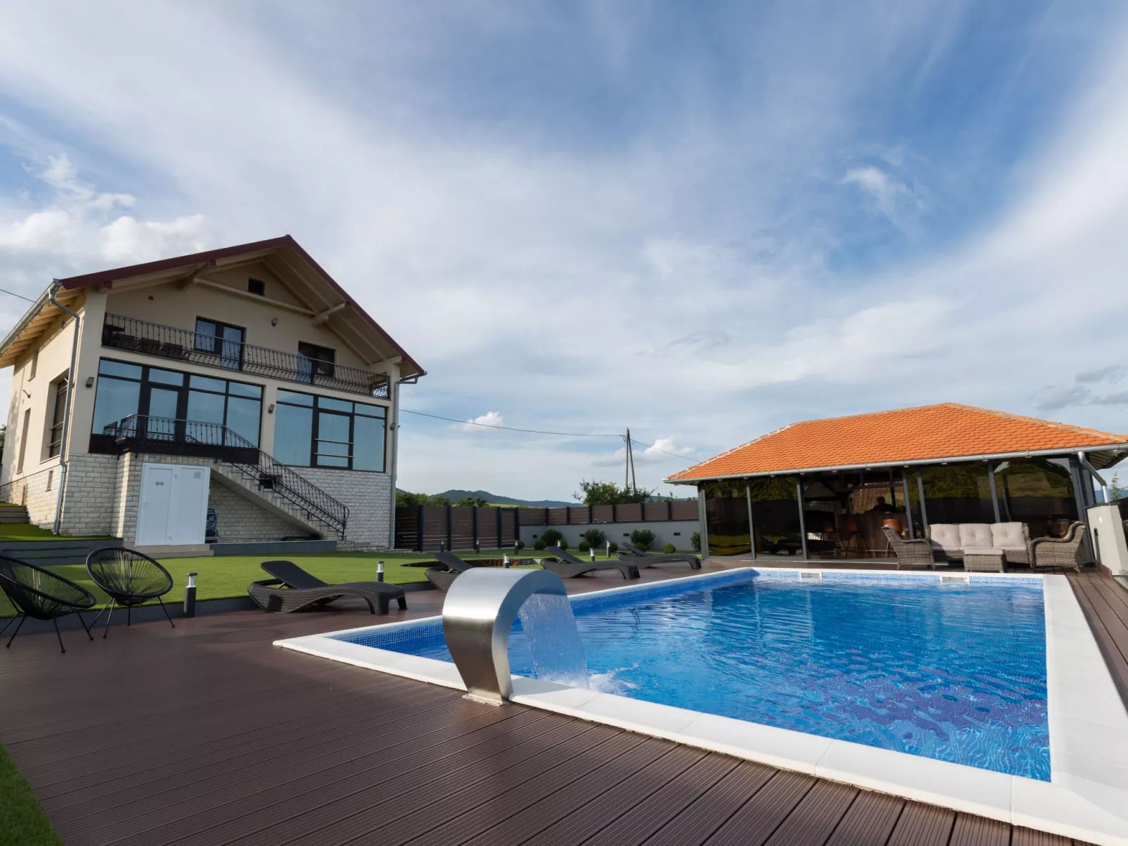 House King`s Hill - Buiten