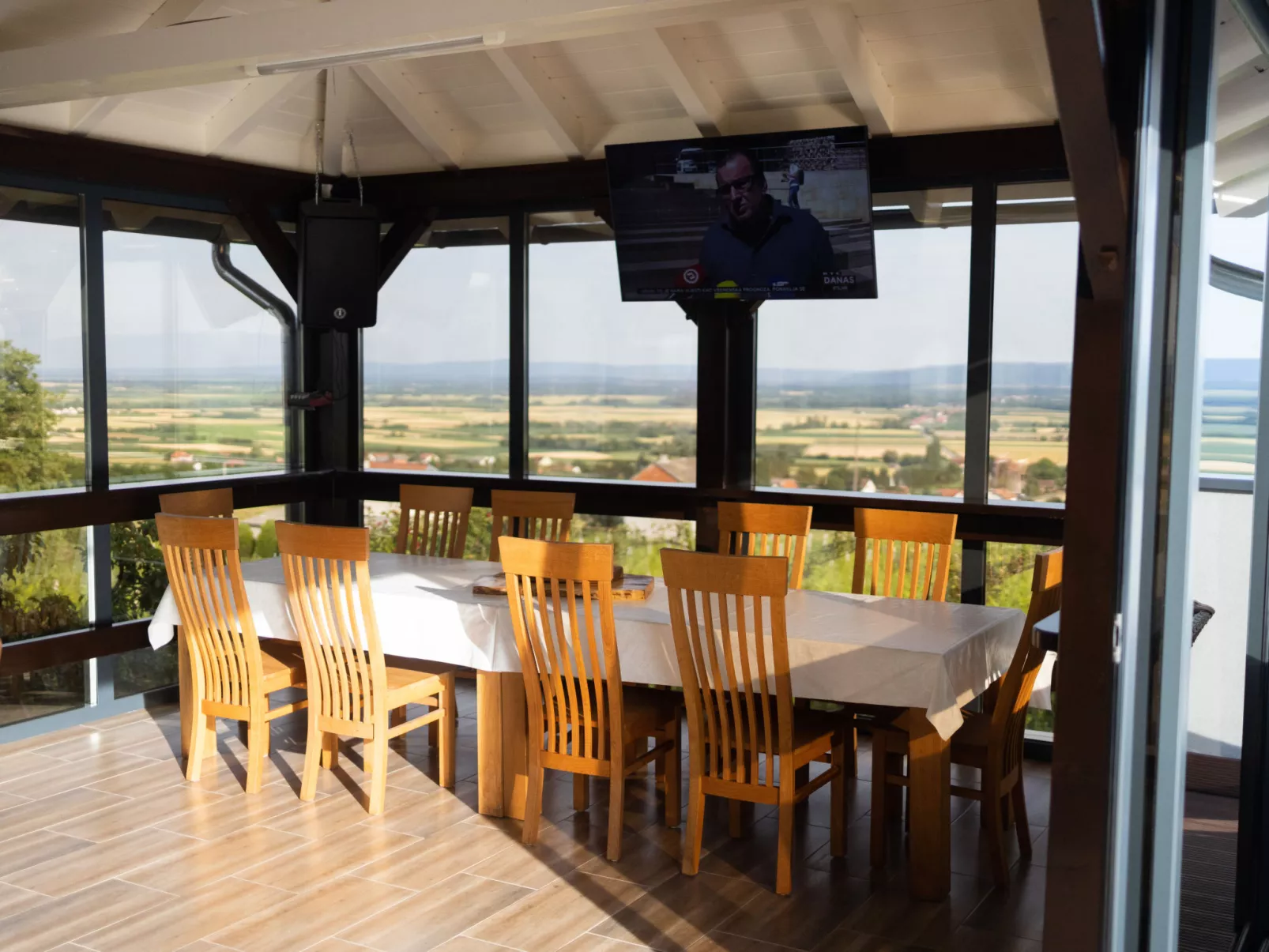 House King`s Hill - Buiten