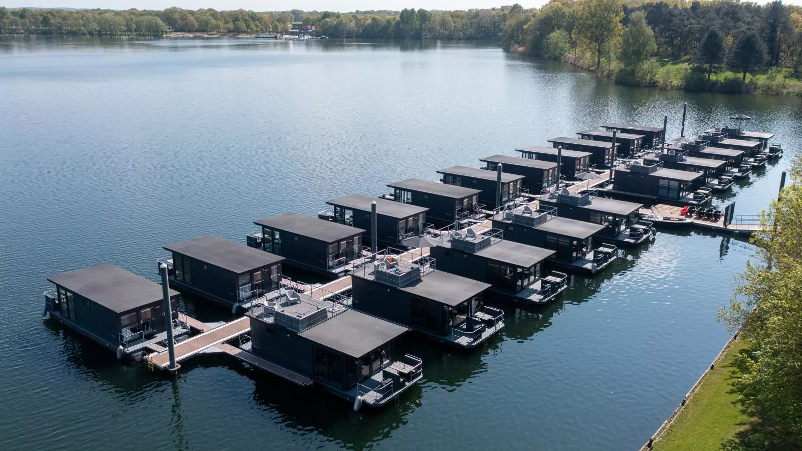 Floating in Limburg - rooftop hottub - Buitenkant zomer
