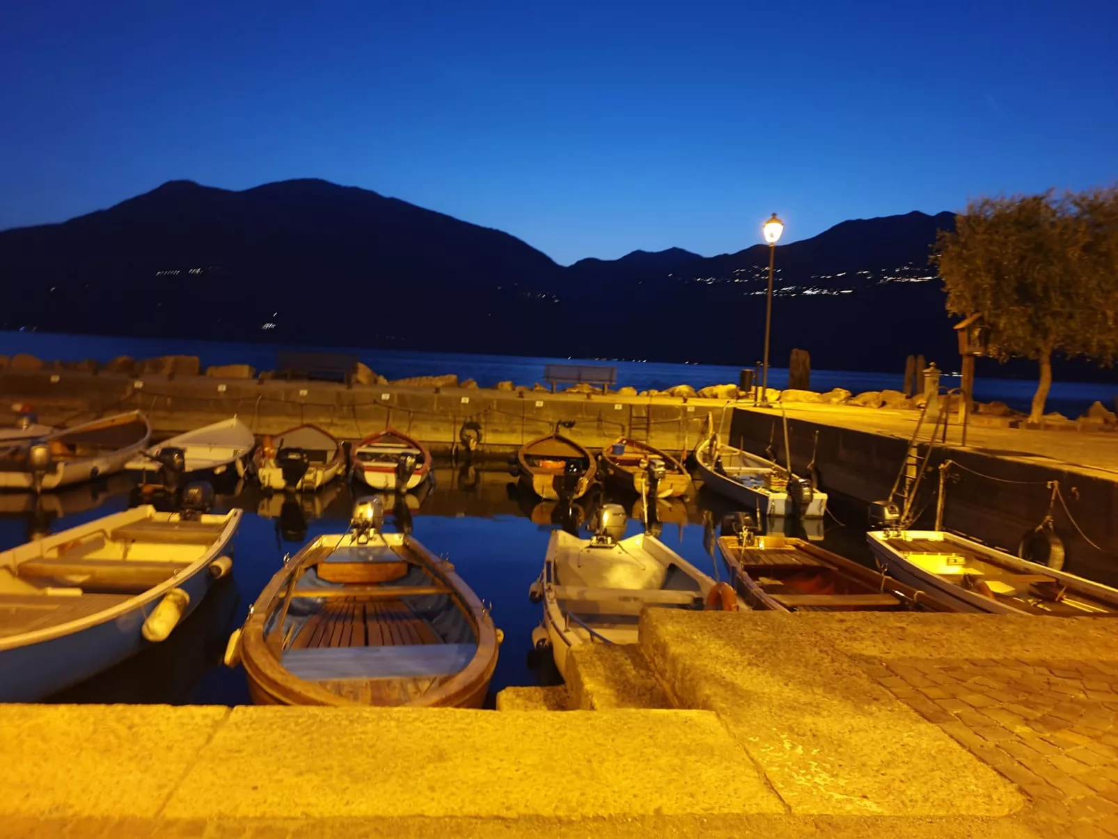 Gelbe Wohnung 65qm mit Garten und Seeblick - Image-tags.info