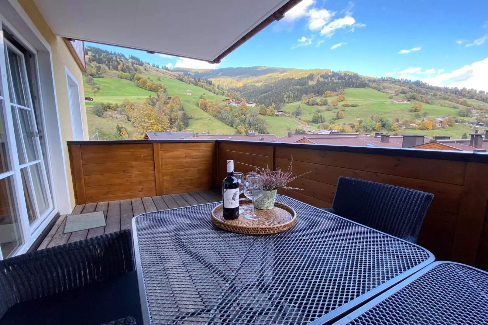Genieten in Saalbach Top E2 - Terrasbalkon