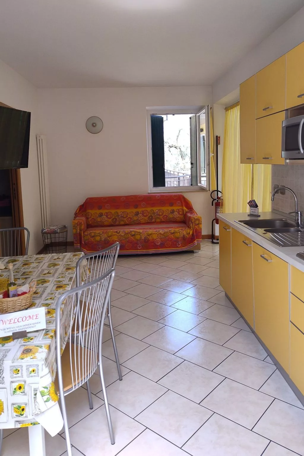 Gelbe Wohnung 65qm mit Garten und Seeblick - Image-tags.info