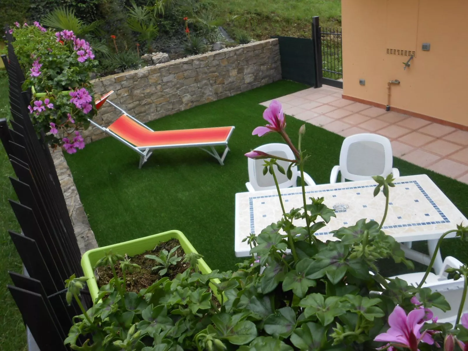 Gelbe Wohnung 65qm mit Garten und Seeblick - Image-tags.info