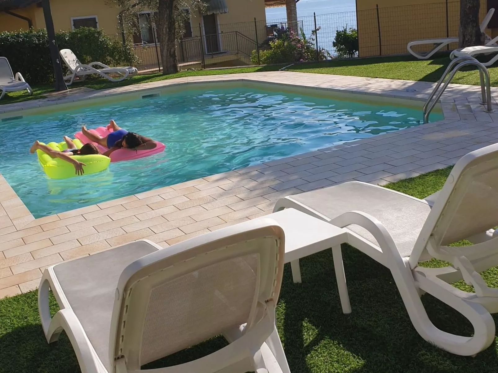 Gelbe Wohnung 65qm mit Garten und Seeblick - Image-tags.info