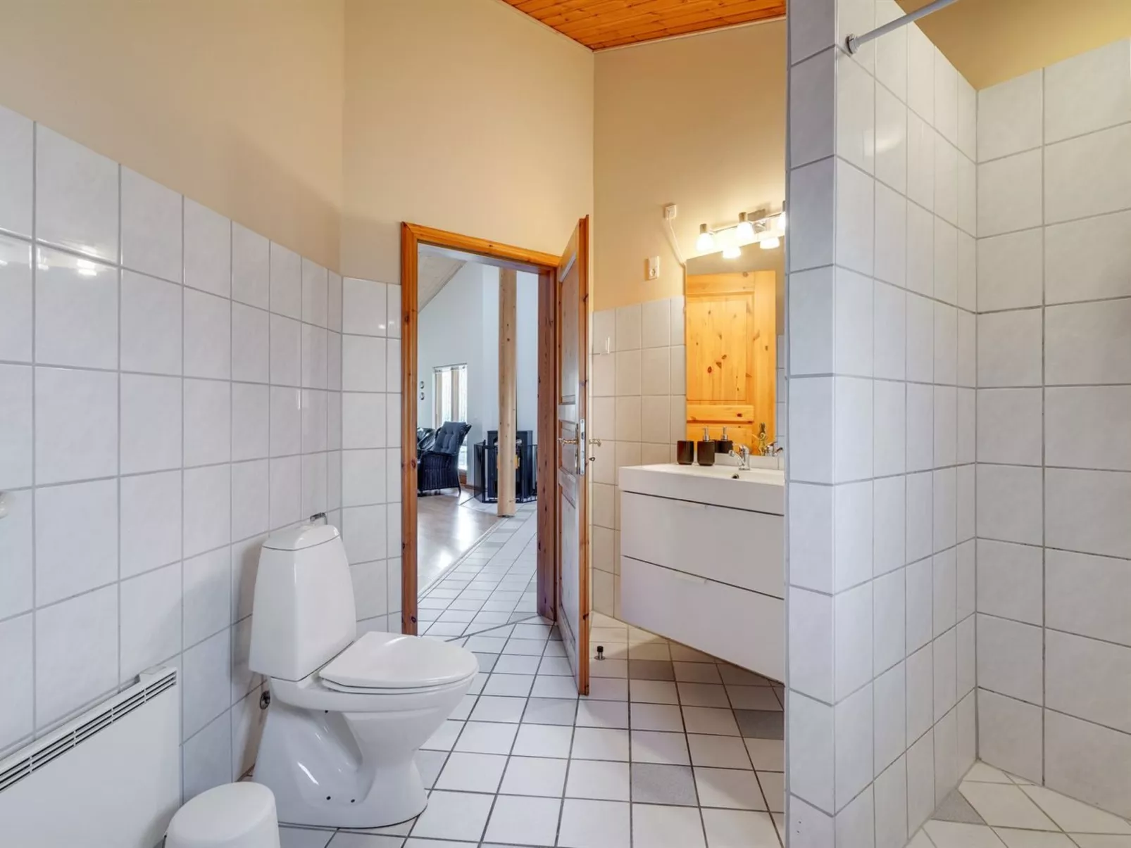 "Absalon" - 29km from the sea - Binnen