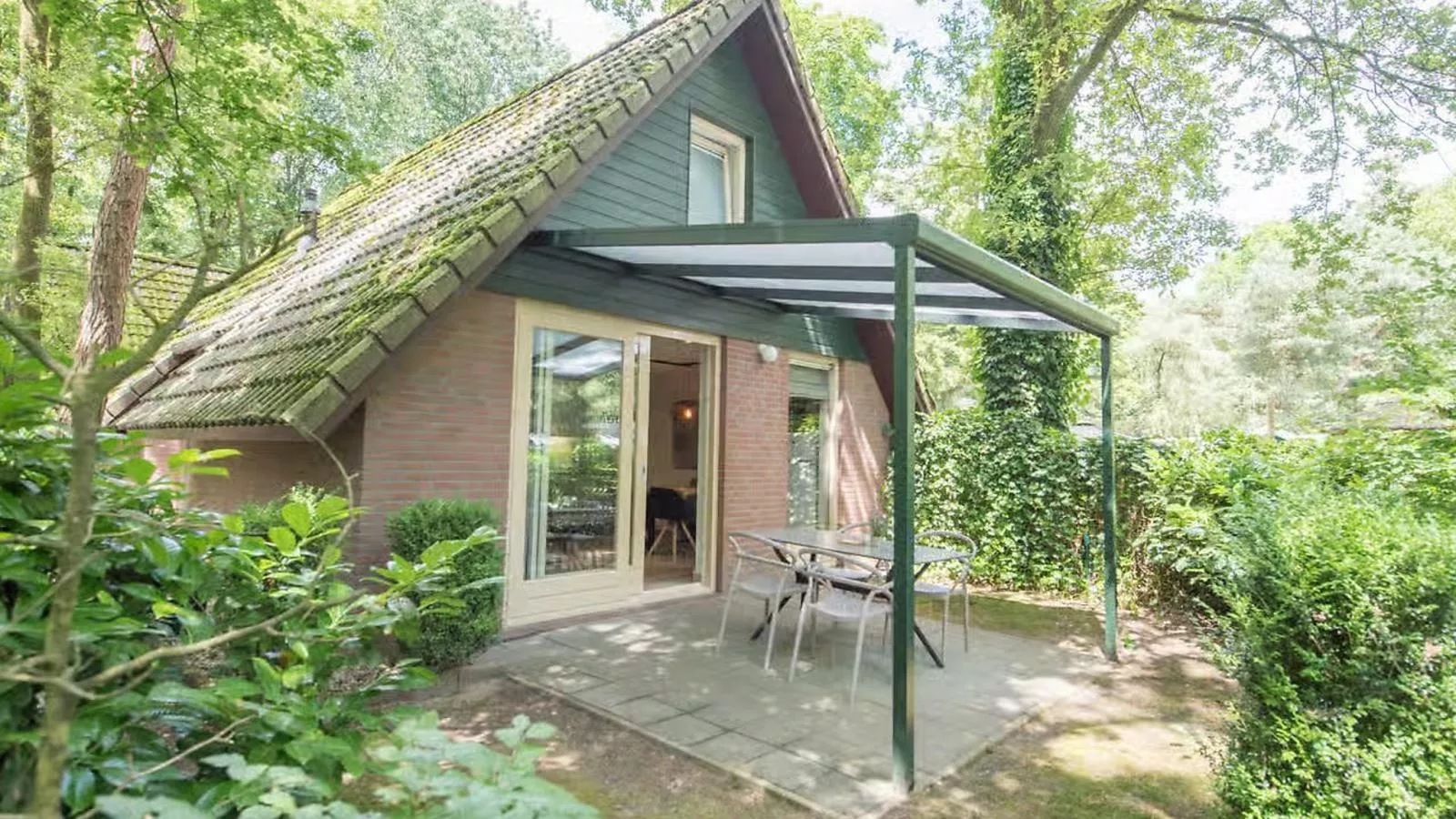 De Oeverzwaluw - Buitenkant zomer